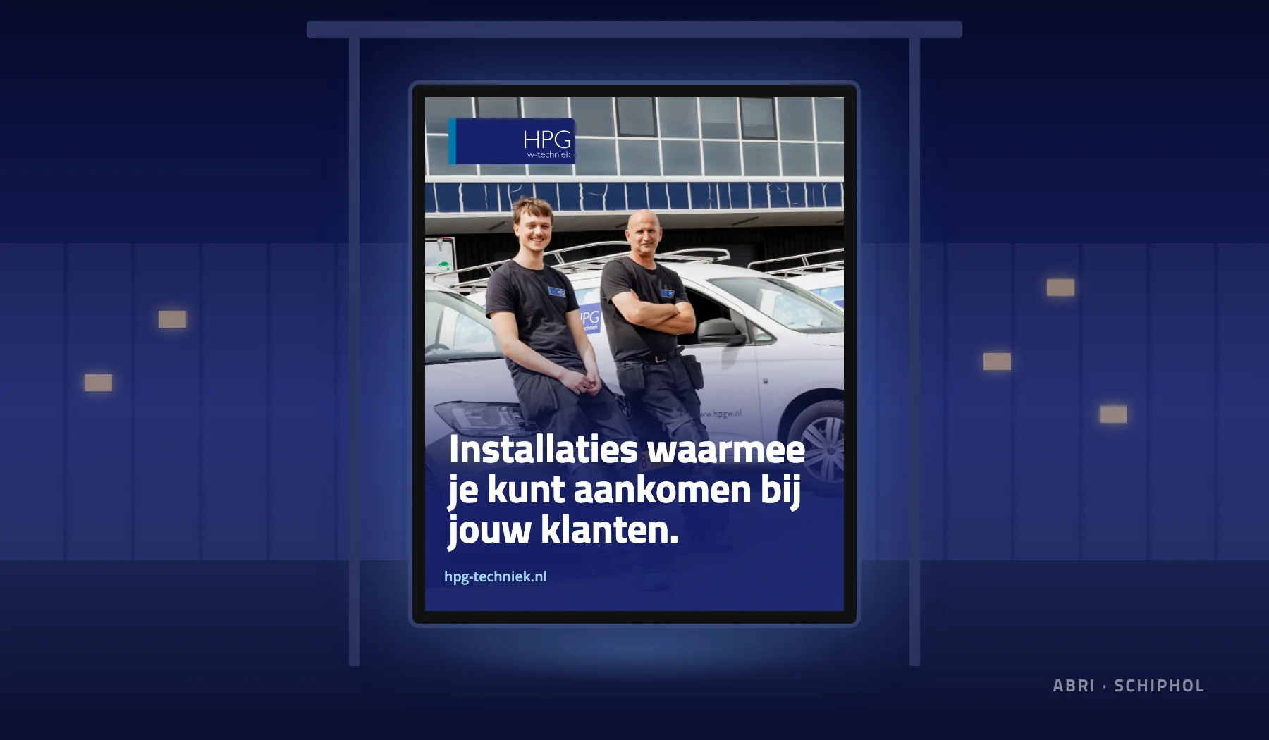 Verlichte abri-poster bij avond: Installaties waarmee je kunt aankomen bij jouw klanten.